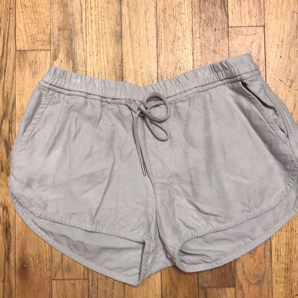 Community S aritizia axiom short bin4